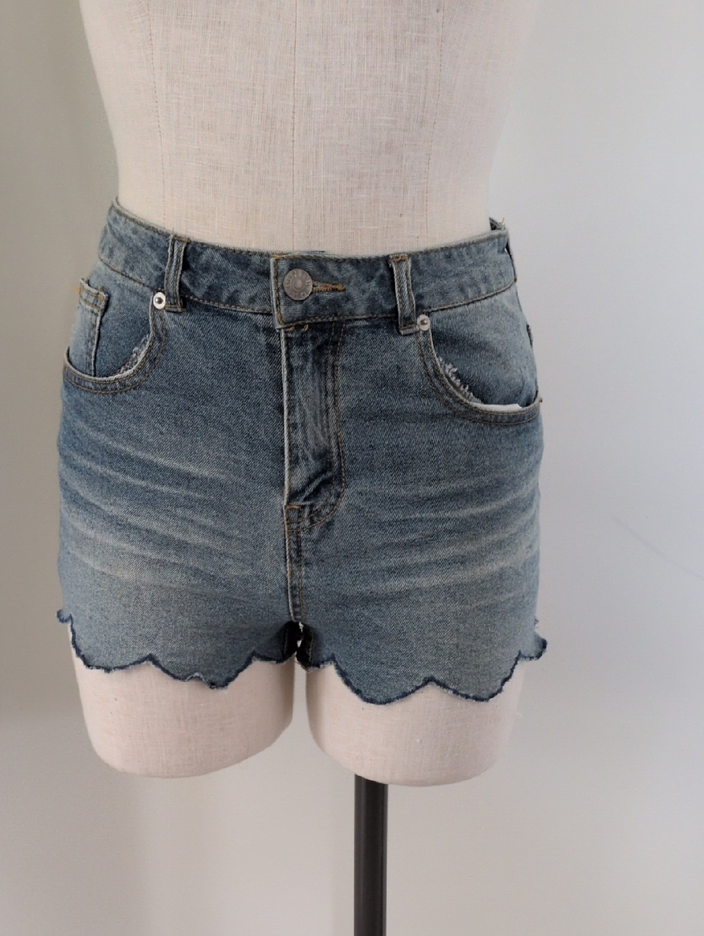 Love Tree Scalloped Hem High-Rise Denim Shorts - Faded Blue